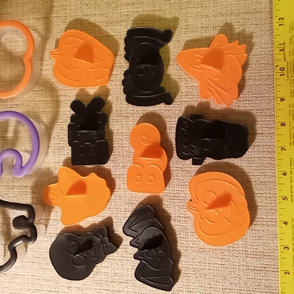 Halloween Cookie Cutters Set of 13 - Picture 3 of 5
